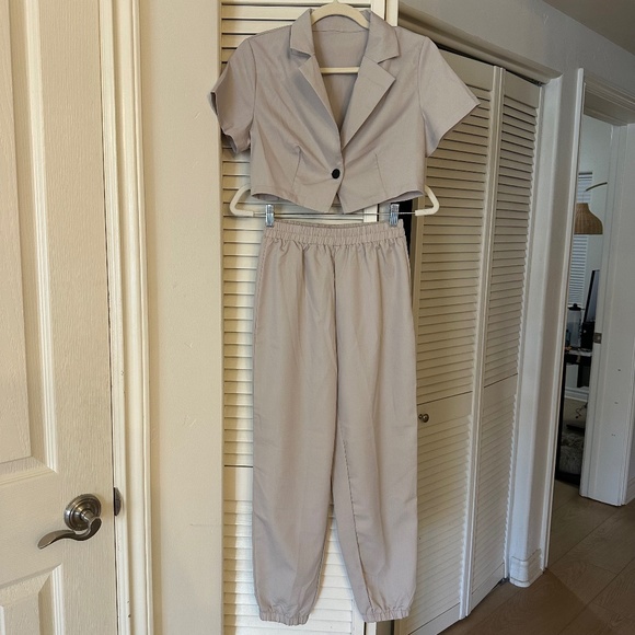Khaki - Short Sleeve Collared Crop Top & Joggers Set - S - Picture 1 of 7